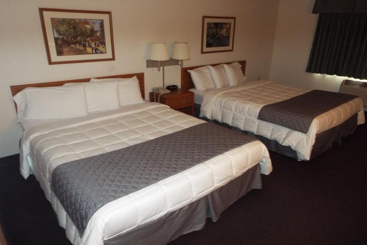 Fairbridge Inn & Suites Thorp Buitenkant foto