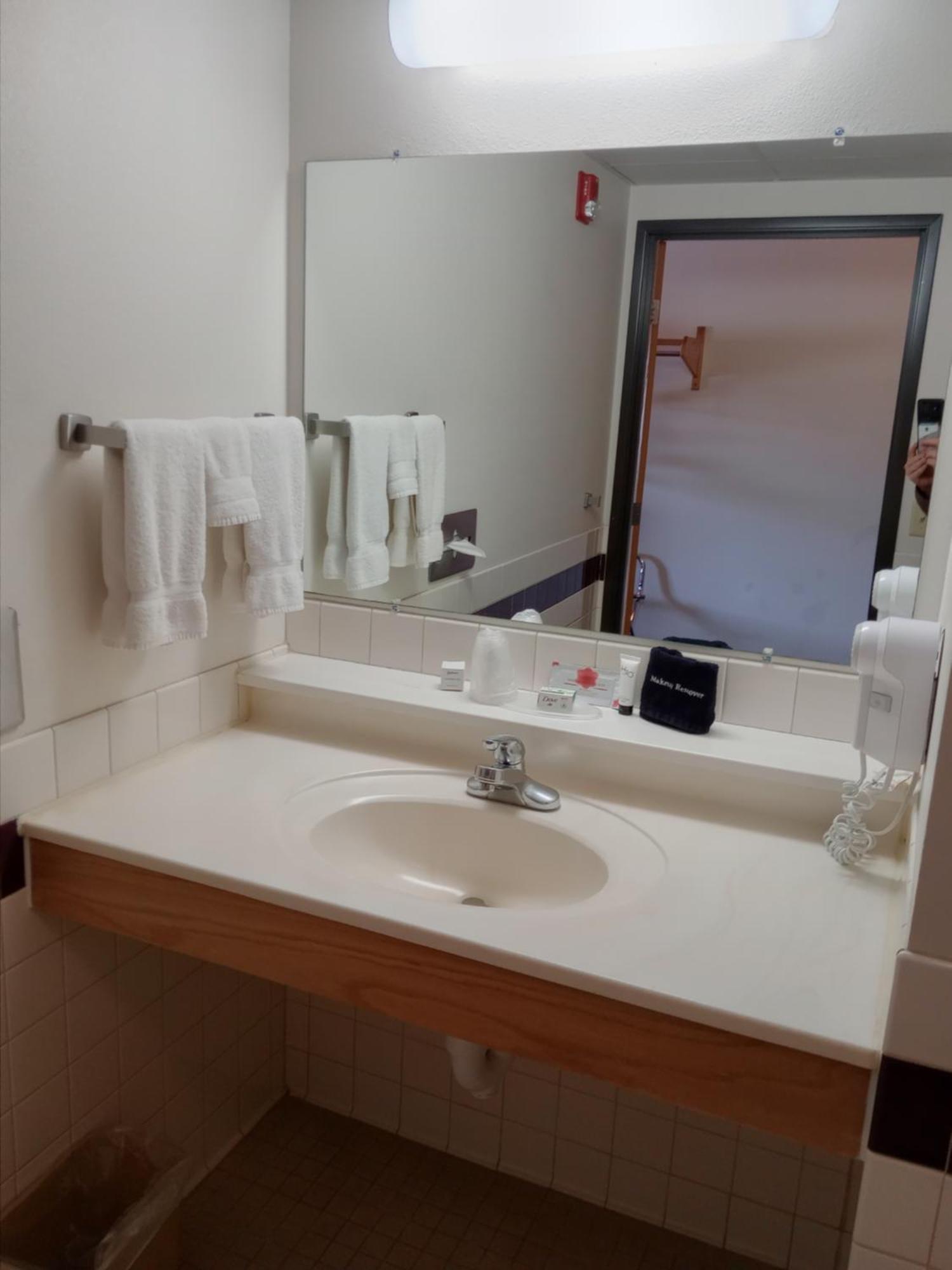 Fairbridge Inn & Suites Thorp Buitenkant foto