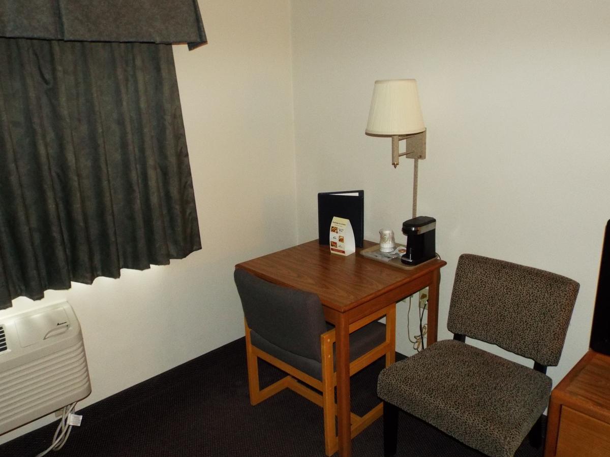 Fairbridge Inn & Suites Thorp Buitenkant foto