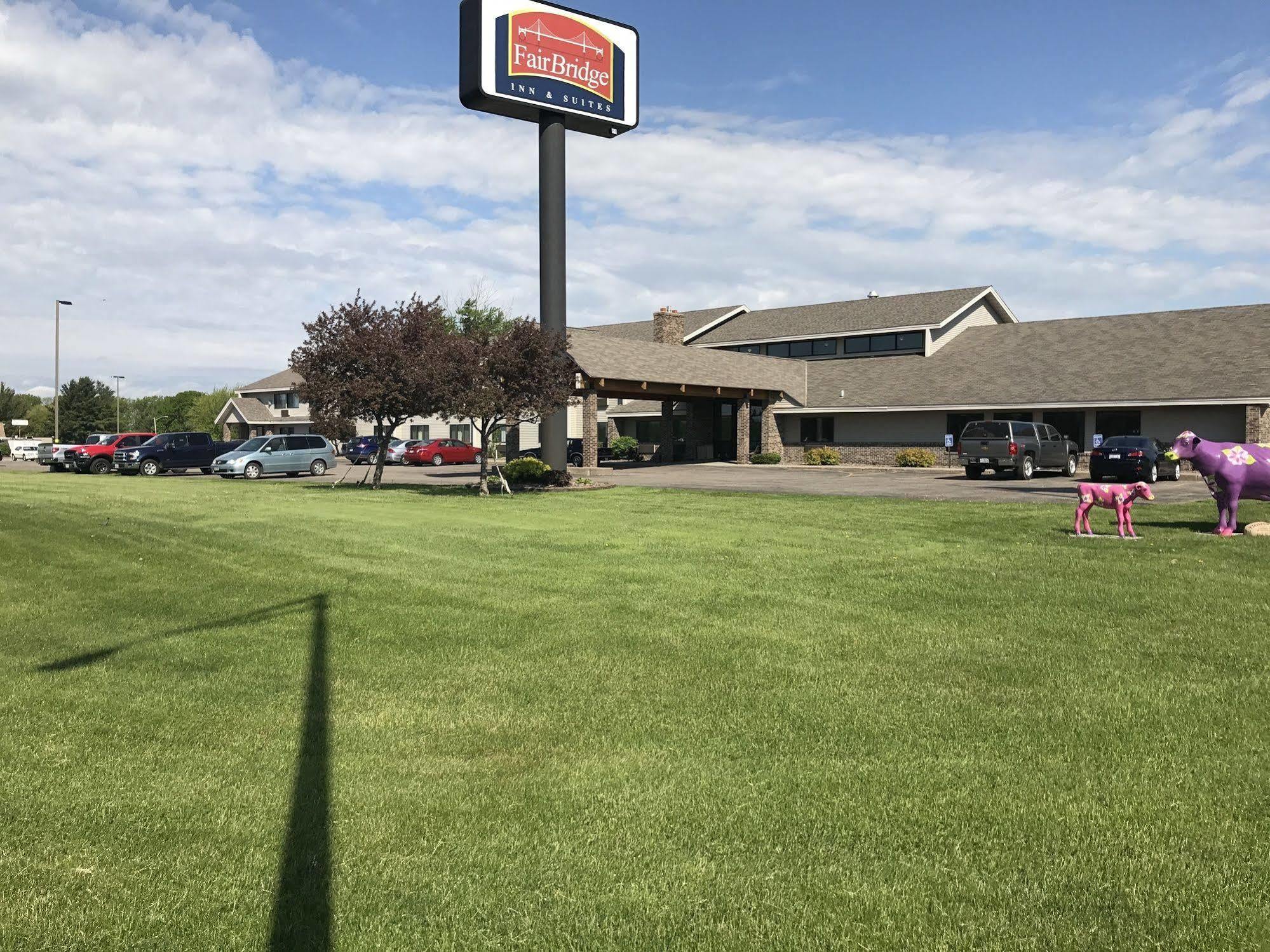 Fairbridge Inn & Suites Thorp Buitenkant foto