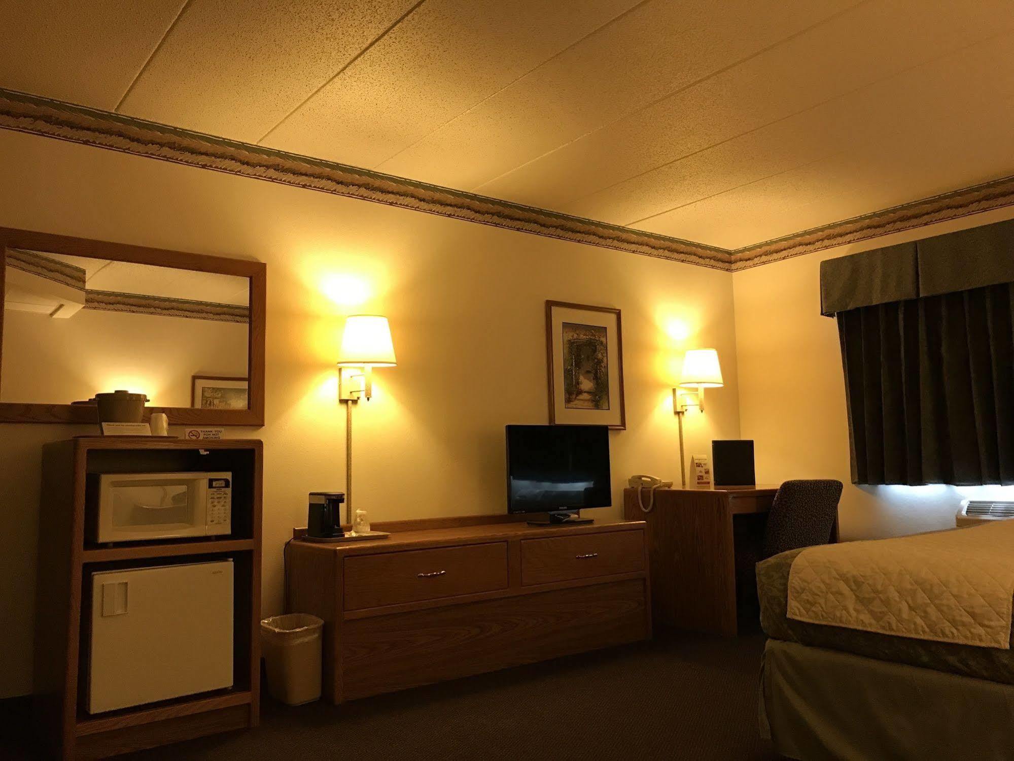 Fairbridge Inn & Suites Thorp Buitenkant foto