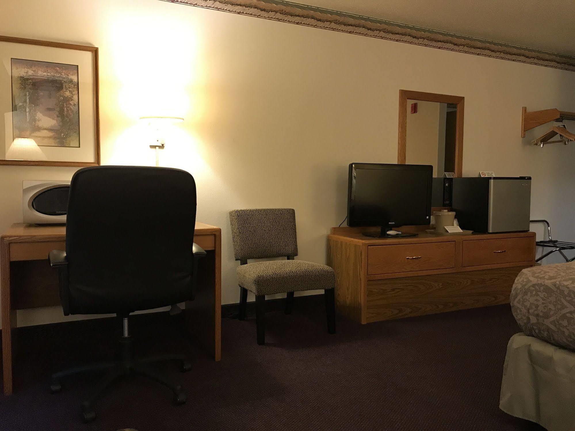 Fairbridge Inn & Suites Thorp Buitenkant foto