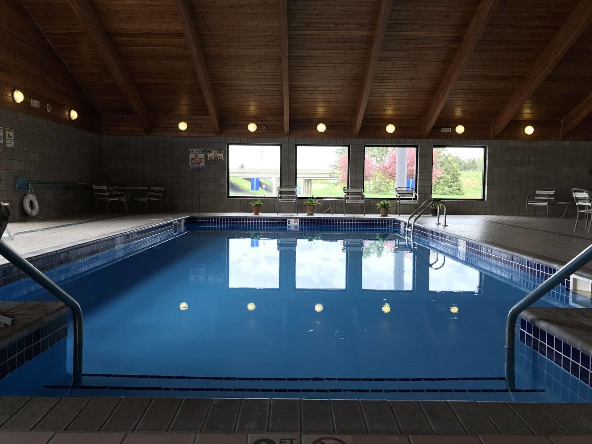 Fairbridge Inn & Suites Thorp Buitenkant foto