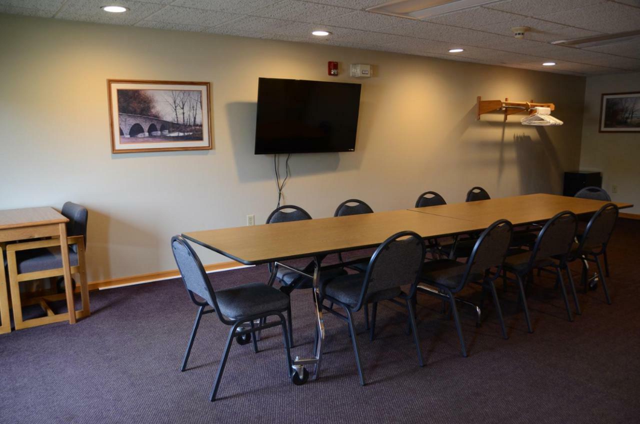 Fairbridge Inn & Suites Thorp Buitenkant foto